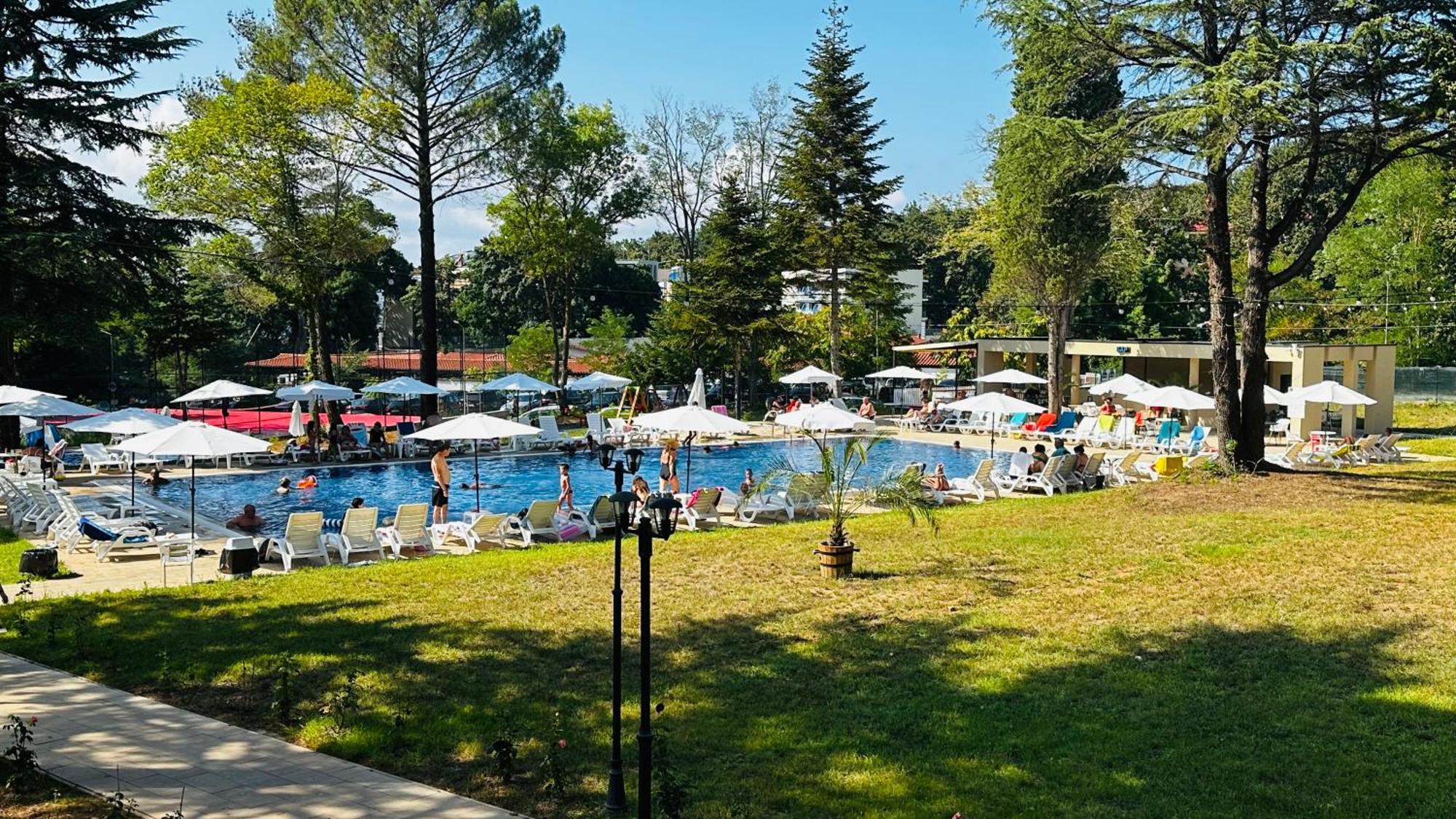 Queen Nelly Park キテン エクステリア 写真