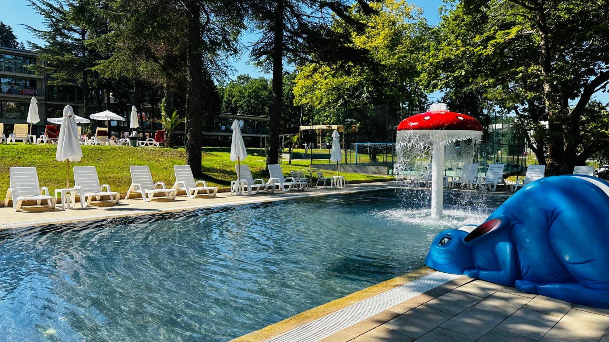 Queen Nelly Park キテン エクステリア 写真