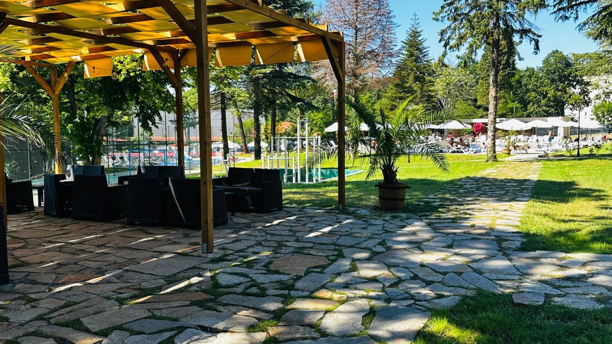 Queen Nelly Park キテン エクステリア 写真